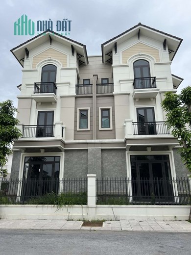 Chính chủ bán biệt thự sân vườn cách Ninh Hiệp 2km giá chỉ bằng 1/4
