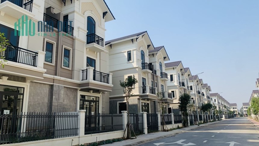 Chính chủ bán biệt thự sân vườn cách Ninh Hiệp 2km giá chỉ bằng 1/4