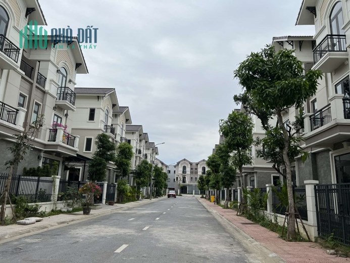 Chính chủ bán biệt thự sân vườn cách Ninh Hiệp 2km giá chỉ bằng 1/4