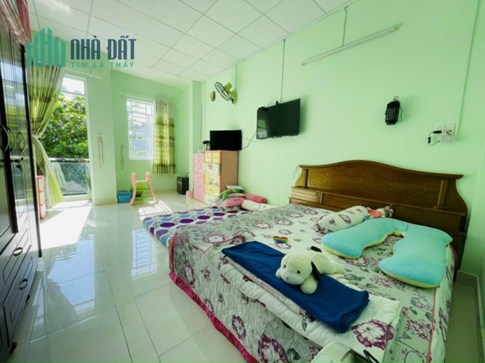 NHÀ CAO CỬA RỘNG - VÀI BƯỚC CHÂN RA ĐƯỜNG NHỰA - KHU VỰC BÀN CỜ SẦM UẤT KINH DƯƠNG VƯƠNG - HỒ NGỌC