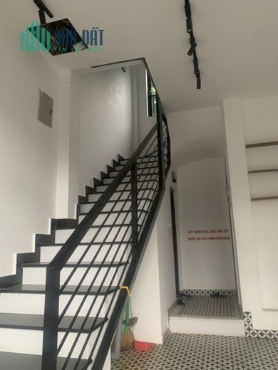 Cho thuê MẶT BẰNG KINH DOANH, CỬA HÀNG 30M2 X 5 tầng mặt phố NGUYỄN VĂN HUYÊN, Cầu Giấy
