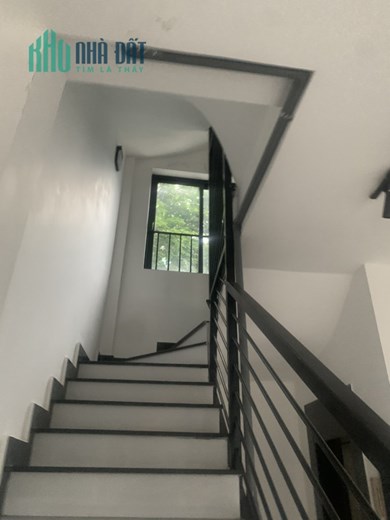 Cho thuê MẶT BẰNG KINH DOANH, CỬA HÀNG 30M2 X 5 tầng mặt phố NGUYỄN VĂN HUYÊN, Cầu Giấy