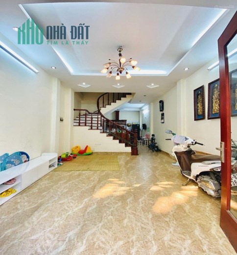 Bán nhà mặt ngõ Thổ Quan, Khâm Thiên ô tô vào nhà, Diện tích 52,8m2 x 5 tầng, giá chỉ 10,5 tỷ