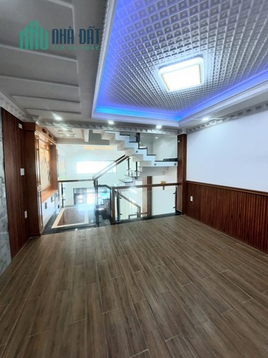 LÂU ĐÀI CỰC ĐẸP TỌA LẠC TRÊN CON ĐƯỜNG SẦM UẤT BẬC NHẤT KHU GÒ MÂY - XE HƠI VÀO NHÀ - LIÊN KHU 4-5
