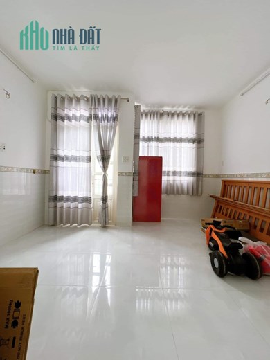 Bán NHÀ RẺ Đẹp Tôn Đản Q4 Ngang 4.5 x 8m đúc 4 tấm
 có 3 tỷ cách Q1-100 m- Giảm 100 triệu ngân