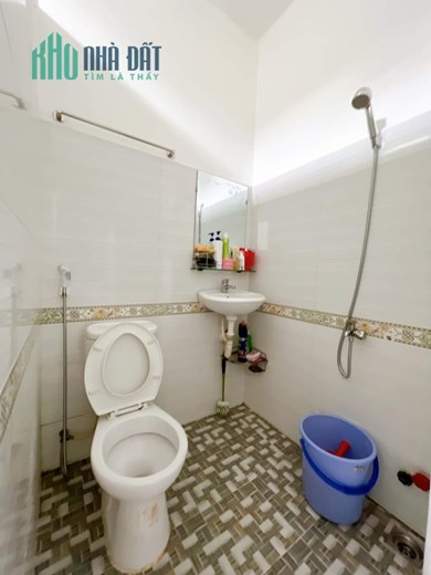 Bán NHÀ RẺ Đẹp Tôn Đản Q4 Ngang 4.5 x 8m đúc 4 tấm
 có 3 tỷ cách Q1-100 m- Giảm 100 triệu ngân
