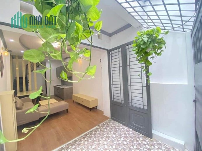 Bán NHÀ RẺ Đẹp Q4 Đoàn Văn Bơ cách Q 1- 50m
 Ngang 3.1nở hậu 3.3x11m đúc mới 2tấm 
GIẢM 1tỷ giá