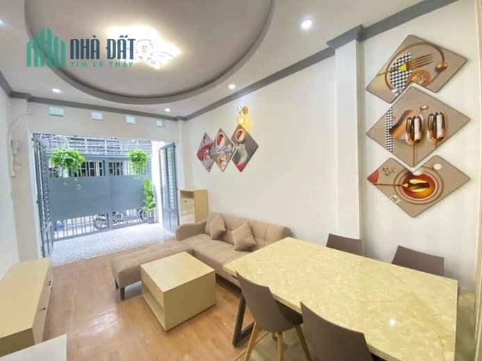 Bán NHÀ RẺ Đẹp Q4 Đoàn Văn Bơ cách Q 1- 50m
 Ngang 3.1nở hậu 3.3x11m đúc mới 2tấm 
GIẢM 1tỷ giá