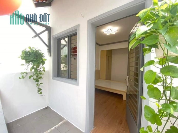 Bán NHÀ RẺ Đẹp Q4 Đoàn Văn Bơ cách Q 1- 50m
 Ngang 3.1nở hậu 3.3x11m đúc mới 2tấm 
GIẢM 1tỷ giá
