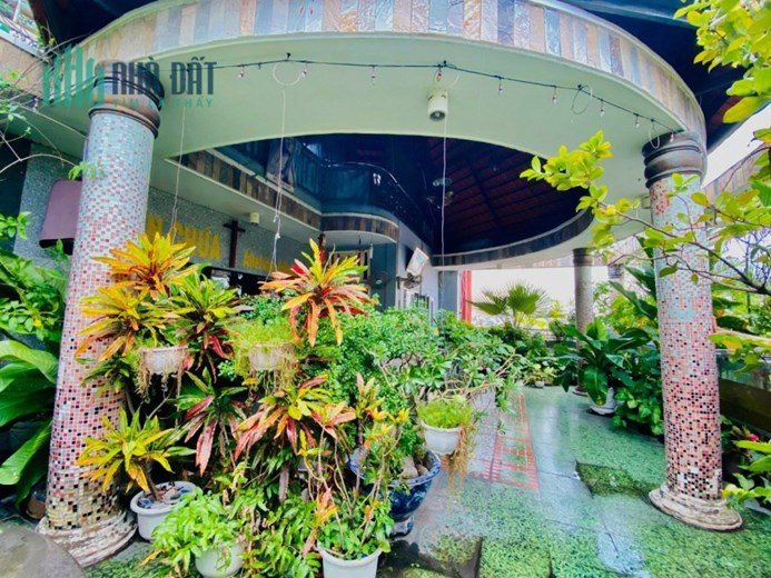 Bán căn hộ dịch vụ 8 tầng Đường Phạm Văn Hai, Quận Tân Bình, 300m2