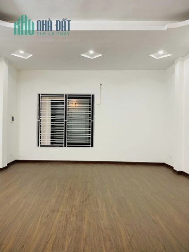 Bán nhà đẹp phố Yên Lạc, vài bước ra Mặt Phố, Ô tô đỗ cổng, tiện ích xung quanh ngập tràn