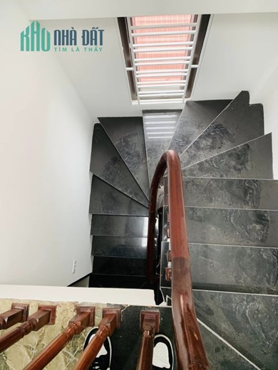 Bán nhà đẹp phố Yên Lạc, vài bước ra Mặt Phố, Ô tô đỗ cổng, tiện ích xung quanh ngập tràn
