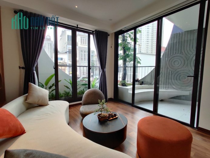 NHÀ ĐẸP XUẤT SẮC Hoàng Ngân Nhà nghệ sỹ nổi tiếng, thiết kế siêu độc, 5 tầng, nhỉnh 5 tỷ