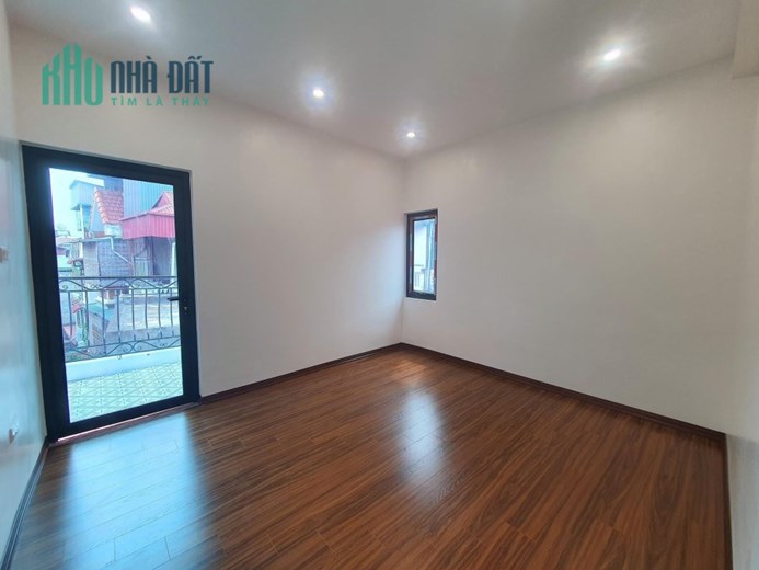 HÍT HÓT. Bán nhà Hai Bà Trưnng, sát phố ,ở ngay, sổ vuông. Diện tích 35m*5T nhỉnh 4 tỷ.