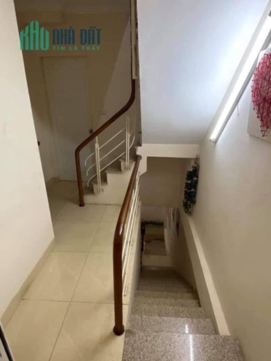 Bán nhà Võ Văn Dũng, Đống Đa, 32 xây 4 tầng, vỉa hè, ô tô, kinh doanh sầm uất