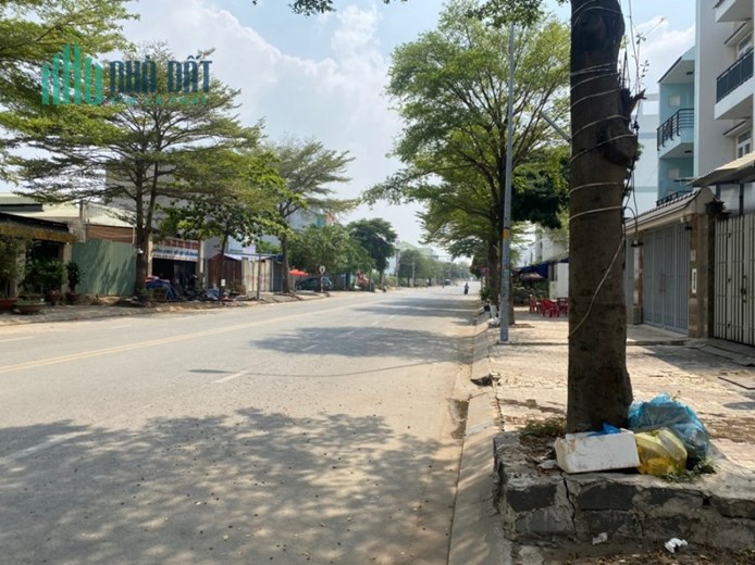 BÁN ĐẤT Ngay chợ ĐẦU MỐI NÔNG SẢN THỦ ĐỨC GIÁ 15TY, SỔ HỒNG FULL THỔ CƯ. CÒN TL.