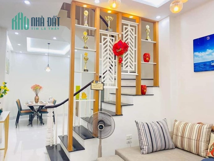 BÁN NHÀ MINH KHAI, Ở LUÔN, BA GÁC ĐỖ CỬA, 10M RA Ô TÔ TRÁNH GIÁ NHỈNH 3 TỶ