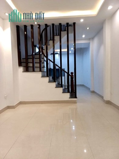Bán nhà Tân Mai, 45m x 5 tầng, 4.8 tỷ, ô tô đỗ cổng