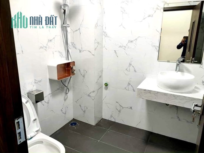 Bán nhà Tân Mai, 45m x 5 tầng, 4.8 tỷ, ô tô đỗ cổng