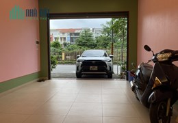 CHO THUÊ NHÀ TẦNG 1 VÀ 2 ĐỂ Ở HOẶC LÀM VĂN PHÒNG, Ô TÔ NGỦ TRONG NHÀ, MẶT ĐƯỜNG LỚN, VỈA HÈ RỘNG,