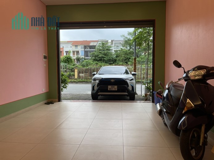 CHO THUÊ NHÀ TẦNG 1 VÀ 2 ĐỂ Ở HOẶC LÀM VĂN PHÒNG, Ô TÔ NGỦ TRONG NHÀ, MẶT ĐƯỜNG LỚN, VỈA HÈ RỘNG,