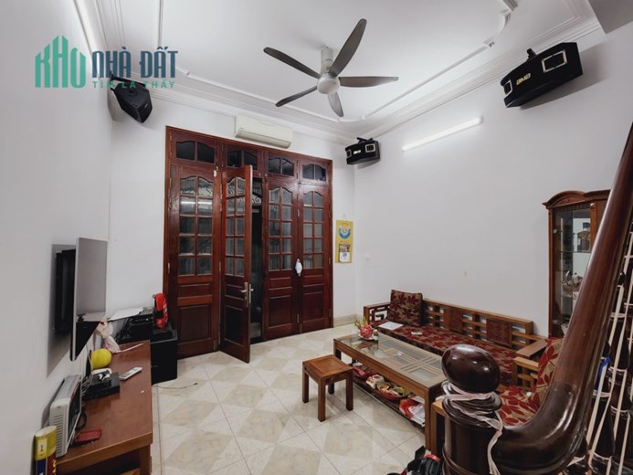 Bán nhà phân lô Trần Quang Diệu, Đống Đa, 58m2x5T, mt 5.1m, 12.5 tỷ, oto, KD, an sinh, view UBND