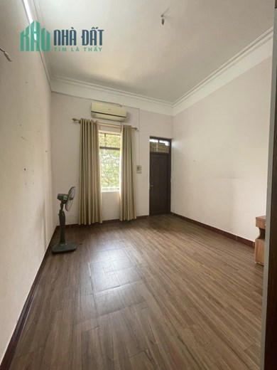 nhà phân lô cán bộ, 4 tầng. gara ô tô. phố cổ NGỌC LÂM (LONG BIÊN)  giá cực rẻ.