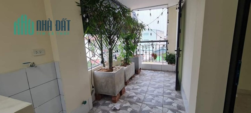 nhà  lô góc mới đẹp hiếm có  4 tầng 35 m2  gara ô tô  tại BÁT KHỐI 9 LONG BIÊN) chỉ nhỉnh 3 tỷ  tí