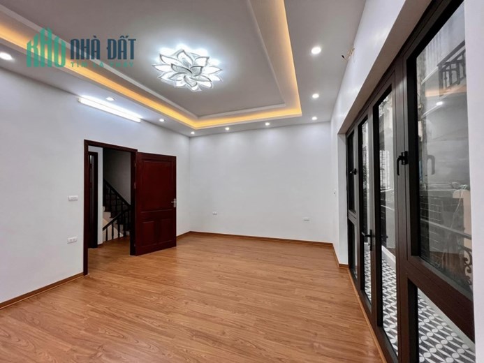 bán nhà Thái Thịnh 60m x 5 tầng, mt: 5m, lô góc,ô tô đỗ cửa