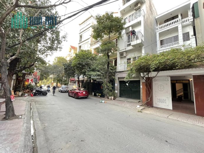 Nhà  Giải Phóng 110m x 4 tầng, mt: 5m, sát hồ, vỉa hè, kinh doanh