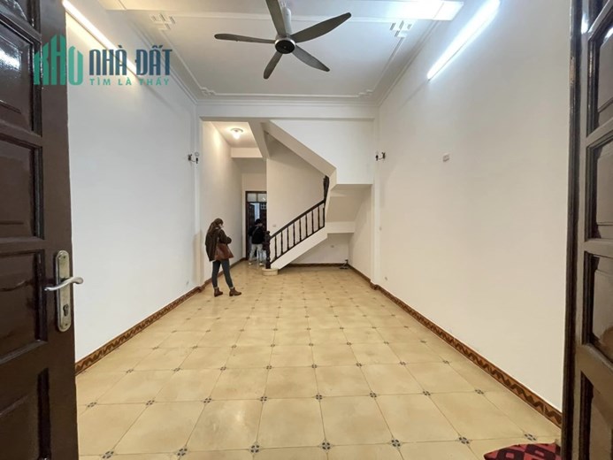 Nhà  Giải Phóng 110m x 4 tầng, mt: 5m, sát hồ, vỉa hè, kinh doanh