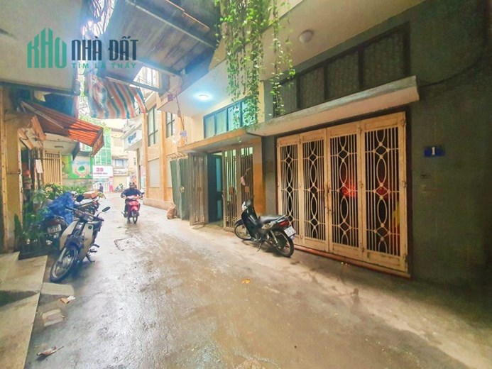 BÁN NHÀ NGÕ PHỐ PHƯƠNG MAI ĐỐNG ĐA. NGÕ Ô TÔ . GIÁ NHỈNH 200TR/M2