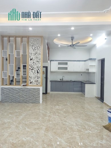 Bán nhà ngõ 588 Thiên Lôi, diện tích 48m 3 tầng lô góc cực đẹp, GIÁ 2.9 tỉ ô.tô đỗ cạnh nhà