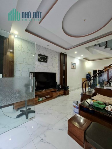 Bán nhà phố Trại Lẻ, diện tích 44m 3 tầng, GIÁ rẻ chỉ 2.35 tỉ nhà đẹp về ở luôn