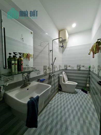 Bán nhà phố Trại Lẻ, diện tích 44m 3 tầng, GIÁ rẻ chỉ 2.35 tỉ nhà đẹp về ở luôn