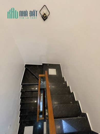 Bán nhà ngõ 263 Lạch Tray, ô.tô vào nhà, diện tích 53m 3 tầng, GIÁ 3.48 tỉ