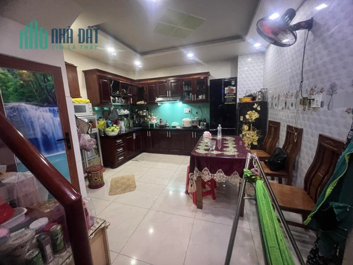 Cần Mua Nhà Chợ Tân Huong Tân Phú, 55m2, 3 Tầng, Tiện hoạt động KD. Chỉ 4 Tỷ