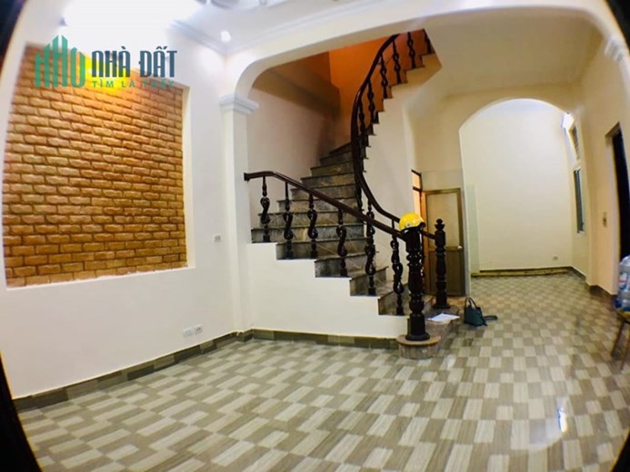 Bán gấp nhà dân xây Lai Xá, 5 tầng lô góc ô tô, giá 3.9 tỷ