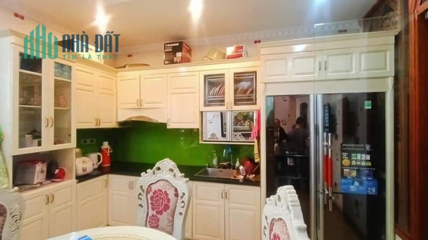 Bán gấp nhà dân xây Lai Xá, 5 tầng lô góc ô tô, giá 3.9 tỷ