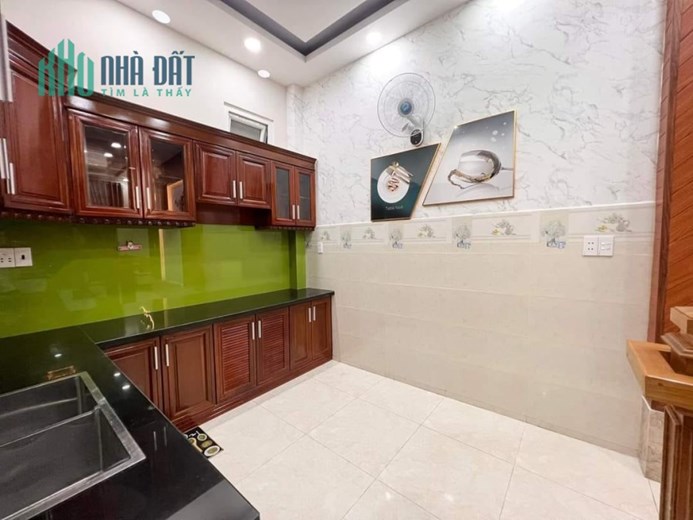Bán Nhà Tân Phú MT Lô Góc Đường Văn Cao, Quận Tân Phú. 4x12x 3 Tầng, Kinh Doanh tốt nhất có thể.