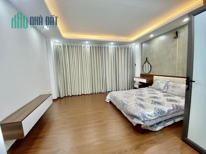 Bán nhà 72m2 Mặt phố Nghi Tàm, Tây Hồ Gara Ô tô 16 chỗ 4 thoáng Kinh doanh 5.7 Tỷ