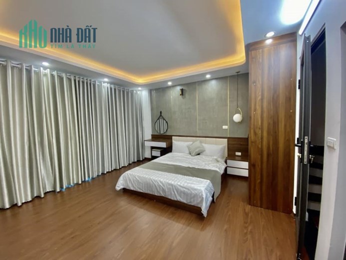 Bán ngôi nhà 71m2 Mặt phố Nghi Tàm, Tây Hồ Gara Ô tô Audi 4 thoáng Kinh doanh 5.8 Tỷ