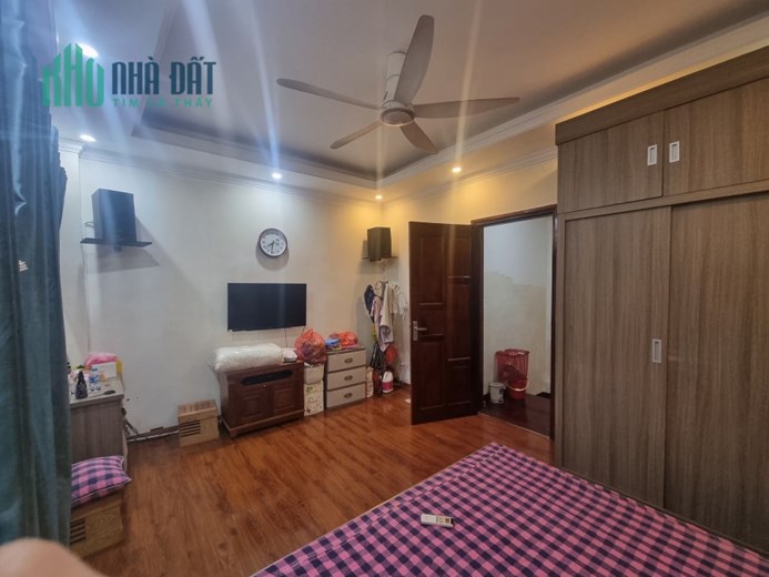 Bán ngôi nhà 44m2 phố Nghi Tàm, Tây Hồ Gara Ô tô Kinh doanh siêu tốt 3.9 Tỷ