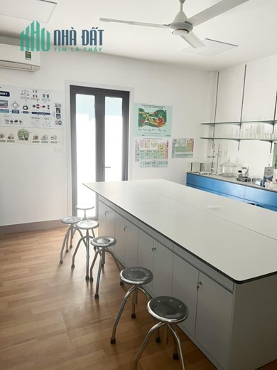 Gấp! Gấp, Bán nhà Phân Lô Nguyễn Thị Định, 21.3 tỷ, 70m*5T, sát phố, kinh doanh, cho thuê.
