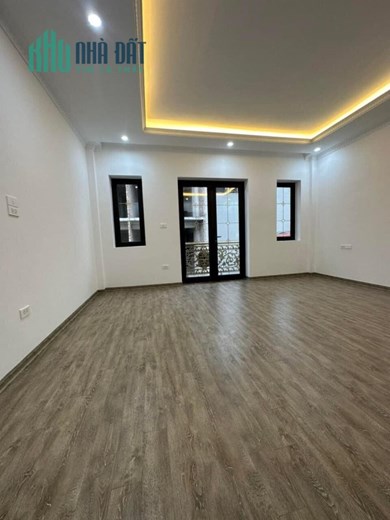 Bán nhà Hoàng Như Tiếp, Ô tô, Gần phố, 75 m2, 6T, TM, chỉ 15,5 tỷ.