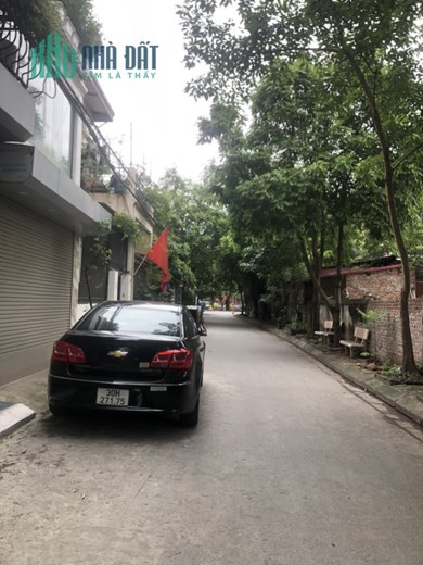 Bán đất Thạch Bàn, Lô góc, ô tô, 40 m2, MT 8 m, chỉ nhĩnh 2 tỷ.