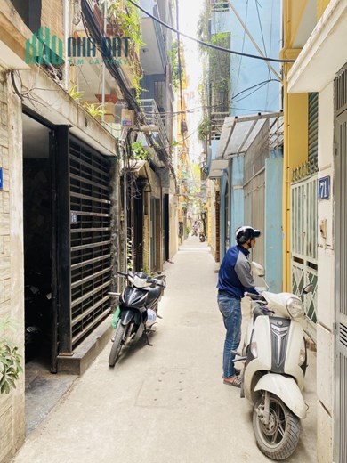 BÁN NHÀ TRUNG TÂM QUẬN ĐỐNG ĐA - 20M RA Ô TÔ TRÁNH - TRƯỚC NHÀ THOÁNG SÁNG - GIÁ RẤT HỢP LÝ