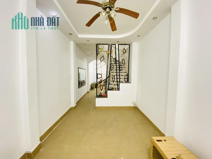 BÁN NHÀ TRUNG TÂM QUẬN ĐỐNG ĐA - 20M RA Ô TÔ TRÁNH - TRƯỚC NHÀ THOÁNG SÁNG - GIÁ RẤT HỢP LÝ