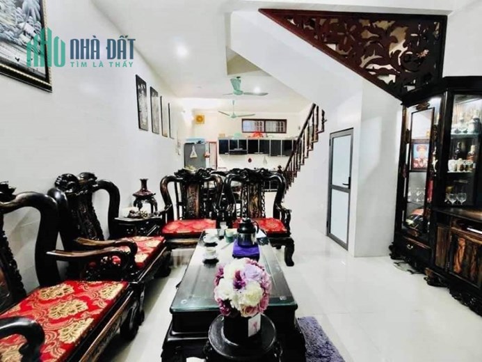 55m Mặt Tiền 4.5m Giá 6.2 Tỷ Phố Hoàng Cầu Đống Đa. Nhà 2 mặt Ngõ Đẹp Lung Linh Tặng Full Nội Thất.