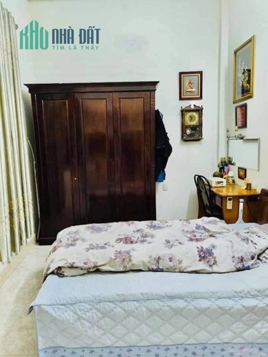 55m Mặt Tiền 4.5m Giá 6.2 Tỷ Phố Hoàng Cầu Đống Đa. Nhà 2 mặt Ngõ Đẹp Lung Linh Tặng Full Nội Thất.